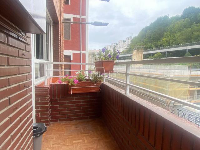 Piso en venta en Eibar. Piso Exterior con Terraza y Solárium Privado ¡Oportunidad de Reforma!. Pisos.