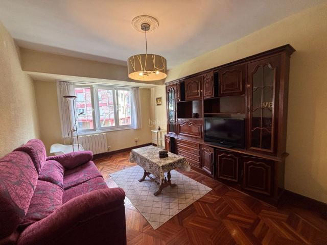 Piso en venta en Eibar. Vivienda de 3 dormitorios en la zona de Urki para entrar a vivir. Pisos.