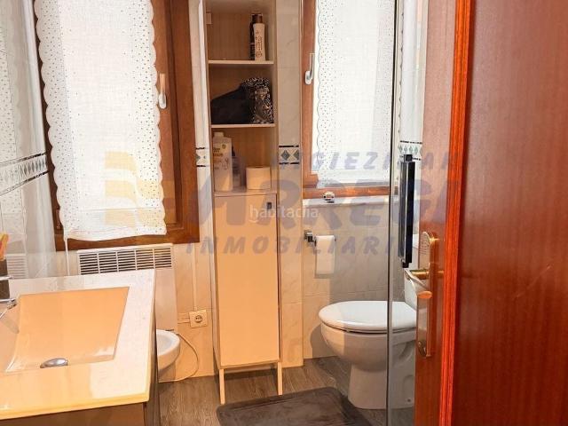 Piso en venta en Eibar. Vivienda de 4 habitaciones en venta con inquilinos. Pisos.