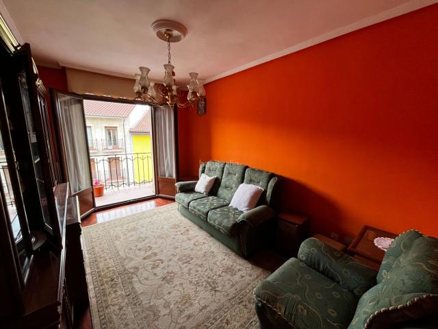 Piso en venta en Elorrio. Piso céntrico de 4 habitaciones, con ascensor, en Elorrio. Pisos.