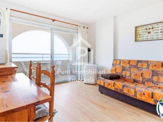 Piso en venta en Empuriabrava, Muga Gran Reserva Badia Costa Brava. Estudio en planta 17 con terraza y espectaculares vistas al mar Empuriabrava, Costa Brava. Pisos.