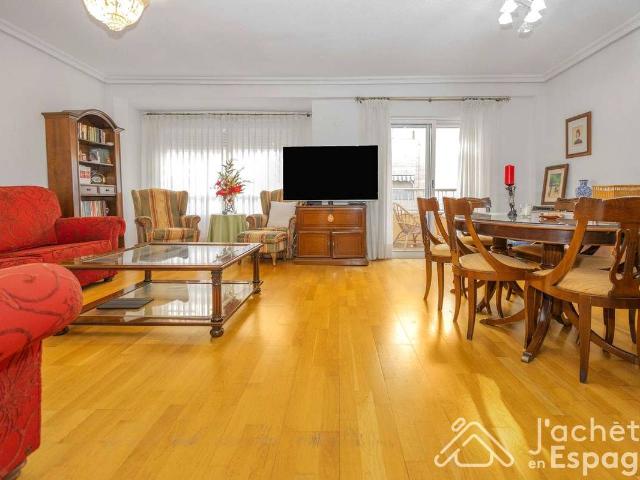Piso en Venta en Ensanche Diputación