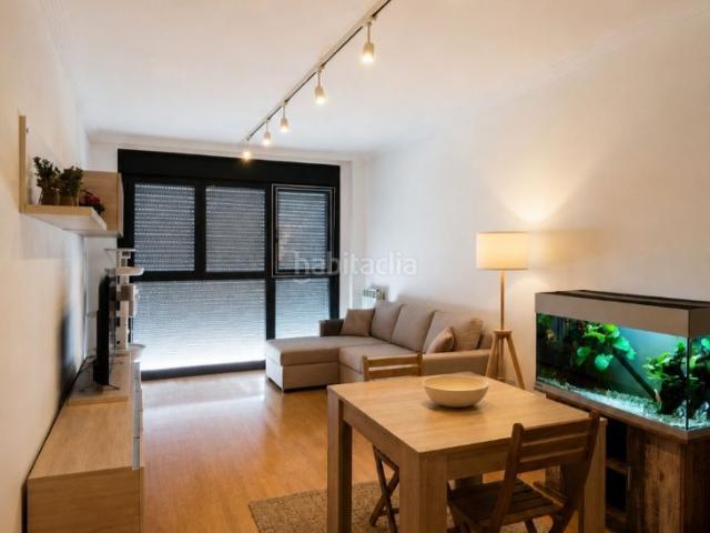 Piso en venta en Erandio. 113 m² en un edificio de 2011, con balcón, amplia plaza de garaje, trastero y listo para entrar a vivir. Pisos.