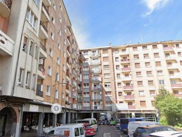 Piso en venta en Erandio. SOLO INVERSORES. VIVIENDA CON OCUPACIÓN ILEGAL. SIN POSIBILIDAD DE VISITAR. Pisos.