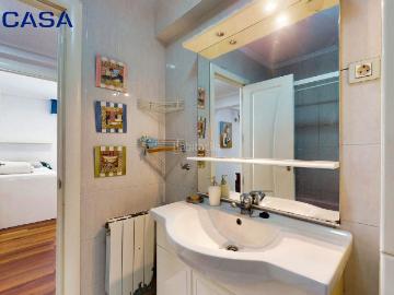 Piso en venta en Erandio. Piso de 62 m con 2 dormitorios y ascensor en Juanene Plaza, Erandio. Pisos.