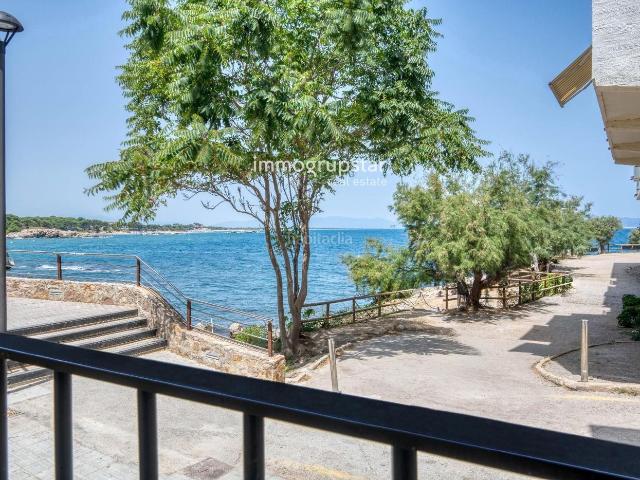Piso en venta en Escala L´, Nucli Antic Costa Brava. Vivienda de alto standing con vistas al mar en LEscala. Pisos Escala.