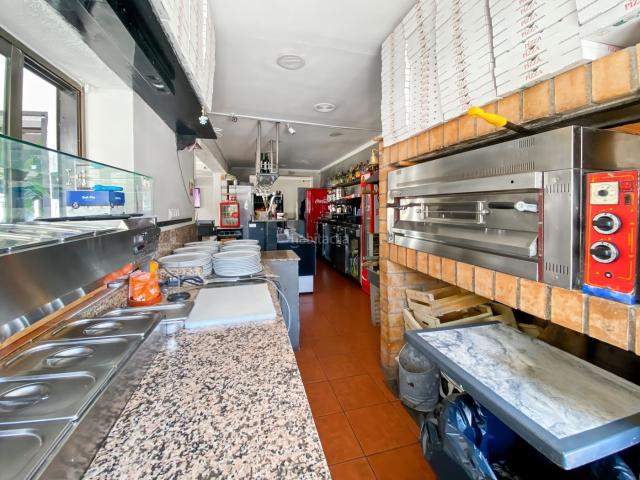 Piso en venta en Escala L´, Riells Costa Brava. Restaurante y piso en venta a menos de 5 minutos andando de la playa, en una agradable zona de LEscala. Restaurantepizzería totalm. Pisos Escala.