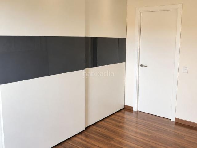 Piso en venta en Esparreguera, Nucli Urbà. Pis de 105 m² a Esparreguera, terrassa amb vistes, orientació sud, piscina, pàrquing i traster. Pisos.