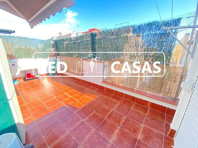 Piso en venta en Esplugues de Llobregat, Can Clota. Cuenta con una amplia terraza y un espacio para almacenamiento. Pisos Esplugues de.