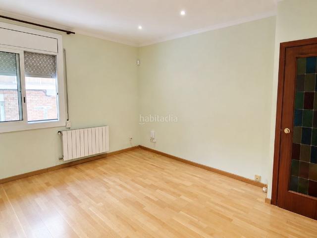 Piso en venta en Esplugues de Llobregat, Can Clota. Piso en venta con calefacción, suelo de Parket y patio interior. Pisos Esplugues de.