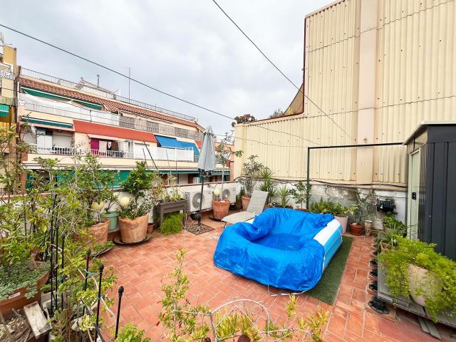 Piso en venta en Esplugues de Llobregat, La Plana. Piso en Las Planas Primera Planta con Terraza Privada. Pisos Esplugues de.