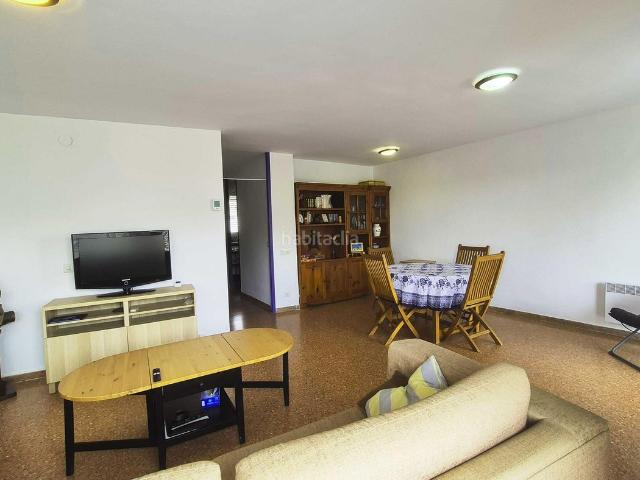 Piso en venta en Estartit, L´Estartit Poble Costa Brava. Apartamento a primera linea de mar con piscina comunitaria y parquing.Apartamento aproximadamente de 67 m2, desde la propiedad se. Pisos.
