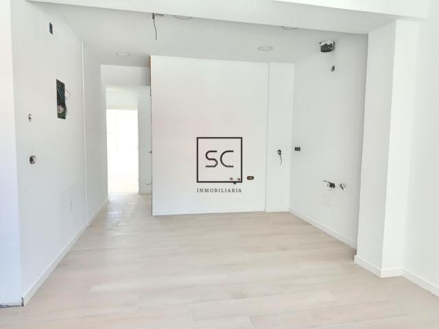 Piso en venta en Ferrol, Centro. Piso reformado con garaje y trasteros en Esteiro, Ferrol. Pisos.