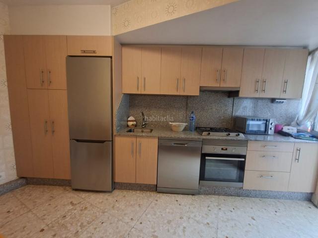 Piso en venta en Ferrol, San Juan. Luminoso piso exterior de 3 dormitorios con terraza y amplio trastero. Pisos.
