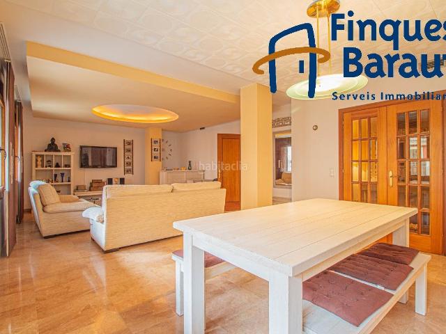 Piso en venta en Figueres, Centre. Piso ideal para familias en el centro de Figueres. Pisos.