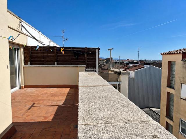 Piso en venta en Figueres, Creu de la Mà. Ático muy soleado con gran terraza en Figueres Ideal inversores. Pisos.