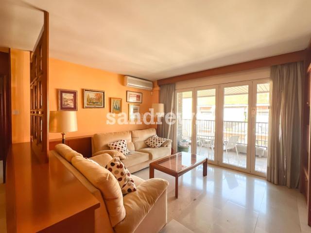 Piso en venta en Figueres, Creu de la Mà. Amplio Piso en el centro de Figueres con 2 parkings y 2 trasteros. Pisos.