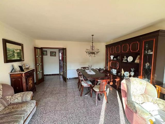 Piso en venta en avenida Marignane, Figueres, de 85 m² 4 habitaciones por 215.000