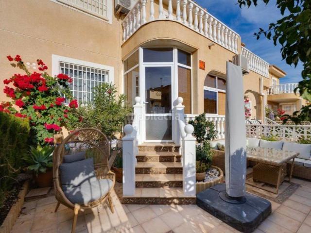 Piso en venta en Figueres, Eixample Horta Capallera. Magnifico chalet con piscina. Pisos.