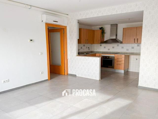 Piso en venta en Figueres, Vilatenim. Dúplex de 3 habitaciones en Vilatenim, Figueres. Pisos.