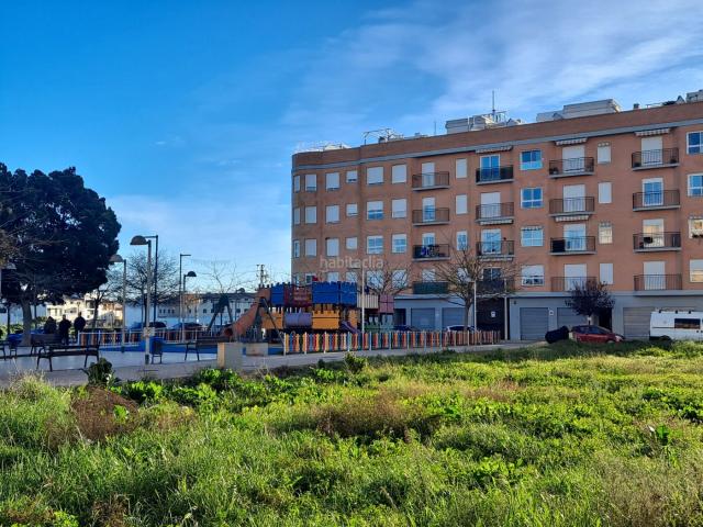 Piso en venta en Foios. PISO CON ASCENSOR, PLAZA GARAJE Y TRASTERO JUNTO AL METRO. Pisos.