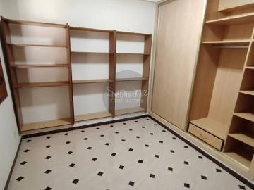 Piso en venta en Foios. Venta de un amplio piso de 3 habitaciones con potencial y excelentes conexiones de transporte. Pisos.