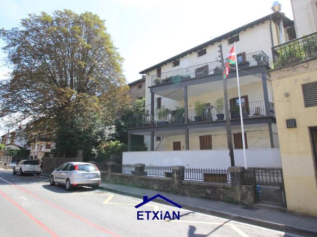 Piso en venta en Oñati. FORUEN PLAZA, Eraberritzeko pisu handia BI ETXEBIZITZA SORTZEKO AUKERA. Pisos.