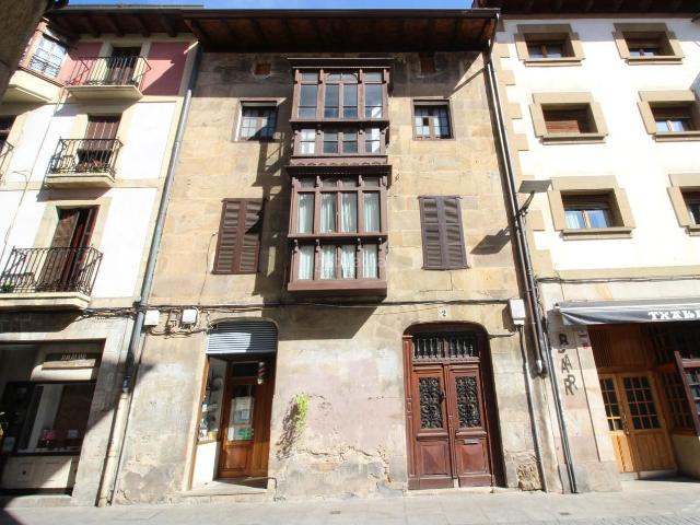 Piso en venta en Oñati. KALE ZAHARRA. Berriztu berri dagoen etxebizitza. Pisos.