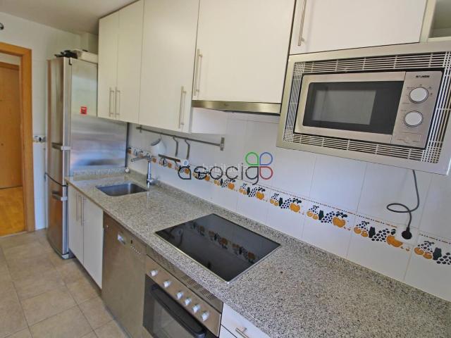 Piso en venta en Guadalajara, Estación Manantiales. Piso con garaje y terraza en Manantiales. Pisos.