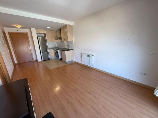 Piso en venta en Guadalajara, Iriépal Taracena Valdenoches. Magnífico apartamento de 1 dormitorio en urbanización con piscina en Yunquera de Henares. Pisos.