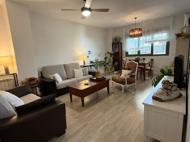 Piso en venta en Guadalajara, Las Cañas. Exclusiva vivienda con un patio que marca la diferencia. Pisos.