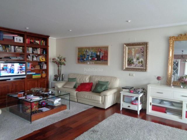 Piso en venta en Guadalajara, Plan Sur Amistad. Alcarreña de Gestión VENDE. ESTUPENDA VIVIENDA en pleno Paseo de Fernández Iparraguirre. Situación inmejorable, distribuida en c. Pisos.