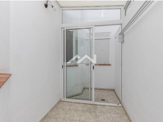 Piso en venta en Güímar, Puertito de Güímar. EN EXCLUSIVA AMPLIA VIVIENDA EN ESQUINA 3 HABITACIONES CON GARAJE Y TRASTERO EN EL PUERTITO DE GÜÍMAR. Pisos.