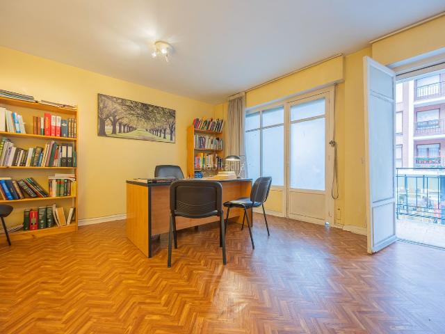 Piso en venta en Galdakao. INMOBILIARIA CAMPUZANO VENDE en exclusiva magnífico piso en el centro de Galdakao. Pisos.