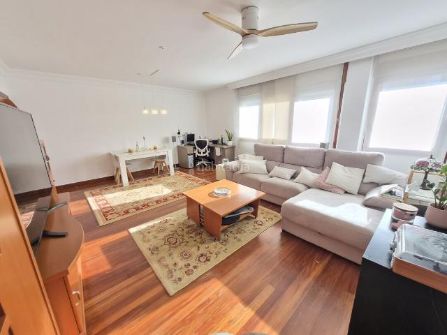 Piso en venta en Galdakao. PISO MUY AMPLIO Y LUMINOSO DE 3 DORMITORIOS Y 2 BAÑOS EN EL CENTRO DEL PUEBLO CON PARCELA DE GARAJE Y TRASTERO DE ACCESO DIRECTO. Pisos.