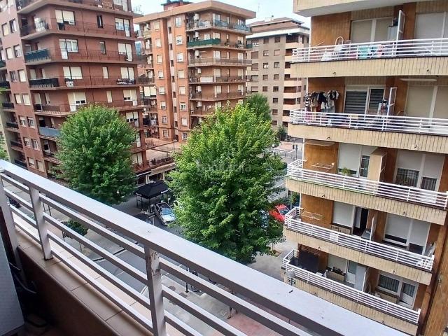 Piso en venta en Galdakao. Pisazo Con Ascensor Cota 0 De 3 Habitaciones Y 2 Balcones En El Centro. Pisos.
