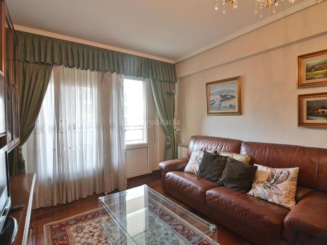 Piso en venta en Galdakao. Pisazo Con Ascensor Cota 0 De 4 Habitaciones Con 2 Garajes Y 2 Trasteros En Bizkai Kalea. Pisos.