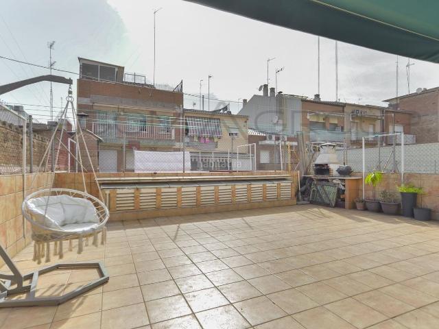 Piso en venta en Gavà, Centre Estació. Piso centrico con terraza a nivel. Pisos.