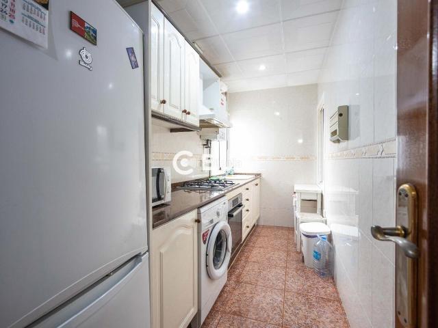 Piso en venta en Gavà, Centre Estació. Piso de 3 habitaciones con balcón junto a la estación de Gavà. Pisos.