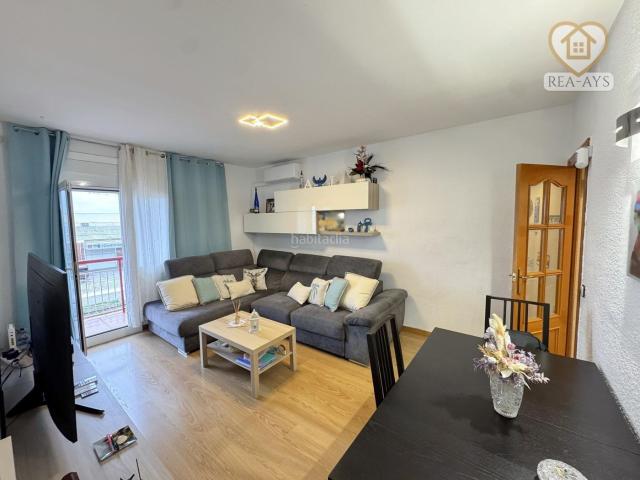 Piso en venta en Gavà, Centre Estació. Piso reformado de 4 dormitorios y Balcón junto a la estación de tren de Gavà Barcelona. Pisos.