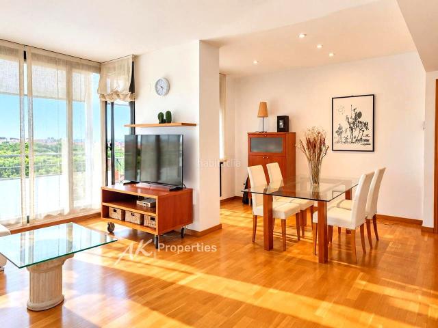 Piso en venta en Gavà, Gava Mar. Piso con terraza, piscina, parking y trastero en Gavà Mar. Pisos.
