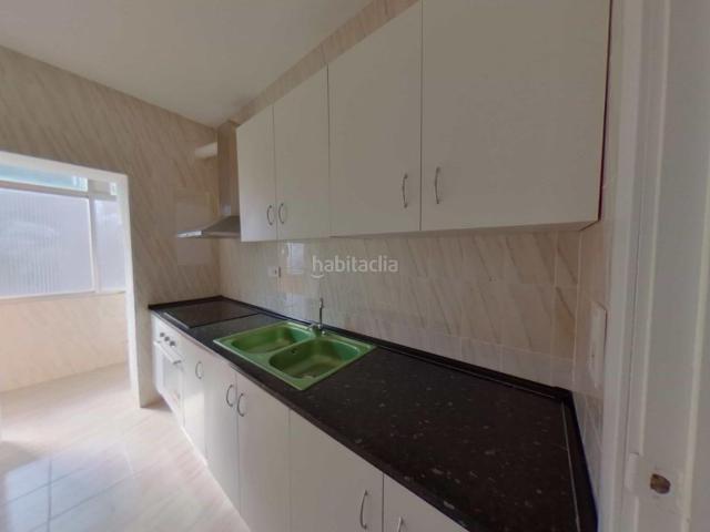 Piso en venta en Gavà, Passeig Maragall. Este piso se alquila fácil terraza, salón independiente y calefacción. Pisos.