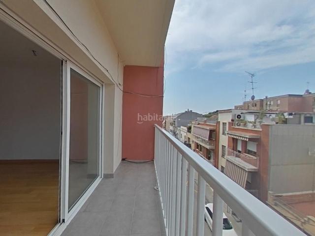 Piso en venta en Gavà, Passeig Maragall. Luz, terraza y reforma bonita el típico piso que gusta a todos. Pisos.