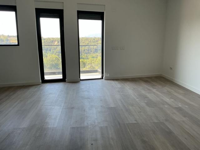 Piso en venta en Gelida. Piso de 3 dormitorios con vistas abiertas, parking en Gelida. Pisos.
