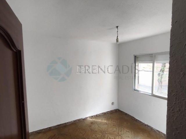 Piso en venta en Getafe, Centro. Oportunidad !Vivienda de 54 m para reformar a la venta en Getafe, Madrid.La vivienda está distribuida en salón comedor, tres dormi. Pisos.
