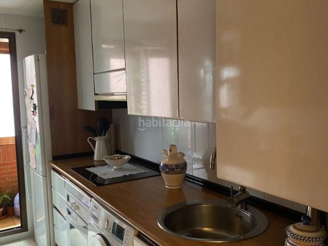 Piso en venta en Getafe, Juan de la Cierva. Para entrar a vivir, rodeada de todos los servicios necesarios. Vivienda muy cuidada, amplia y una buena distribución. Pisos.
