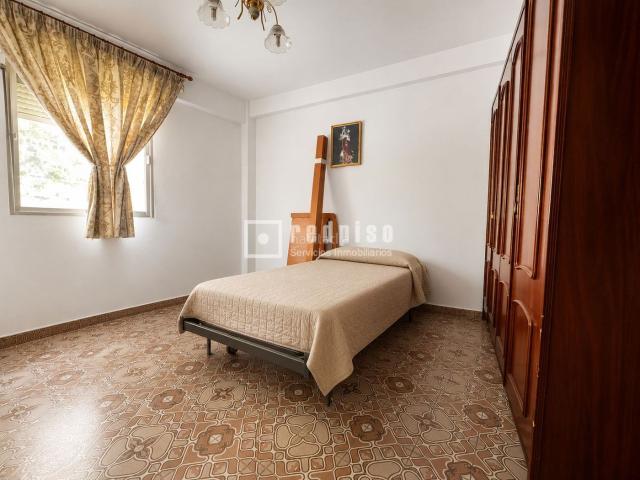 Piso en venta en Getafe, La Alhóndiga. Piso en primera planta sin ascensor. Dispone de 2 dormitorios, salón con terraza abierta, cocina completa y baño con plato de duch. Pisos.