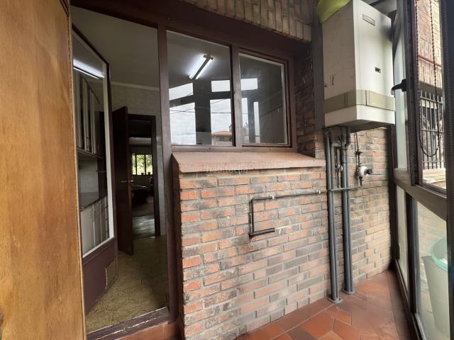 Piso en venta en Getxo, Neguri. Piso en neguri junto al parque de Gernika consta con cuatro habitaciones, dos baños, salón, cocina y garaje. Pisos.