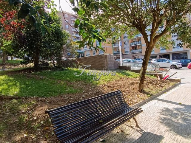 Piso en venta en Getxo, Sarrikobaso. Luminoso piso de tres habitaciones en Bidezabal. Pisos.