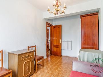 Piso en venta en Gijón, Fresno. En Gijón, en el barrio del Fresno, se presenta una oportunidad única. Este piso, disponible para venta, ubicado en una zona con ex. Pisos.
